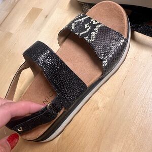 Vionic Brielle snake skin 8